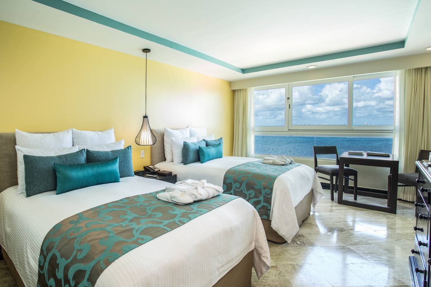 Dreams-Sands-Cancun-Resort---Spa-Room-25