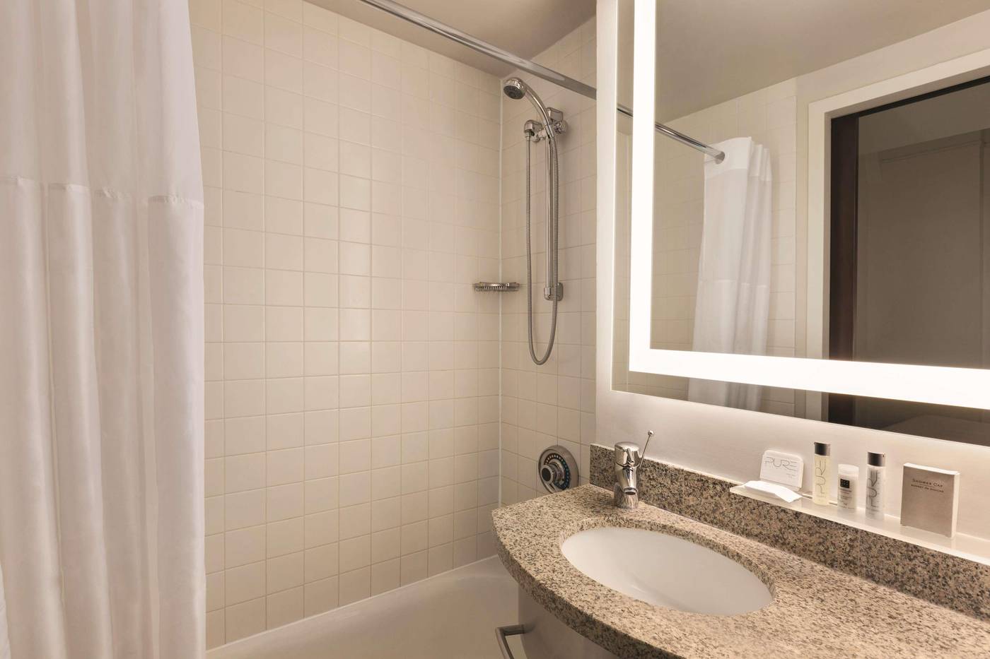 Radisson-Hotel-New-York-Wall-Street-Room-31