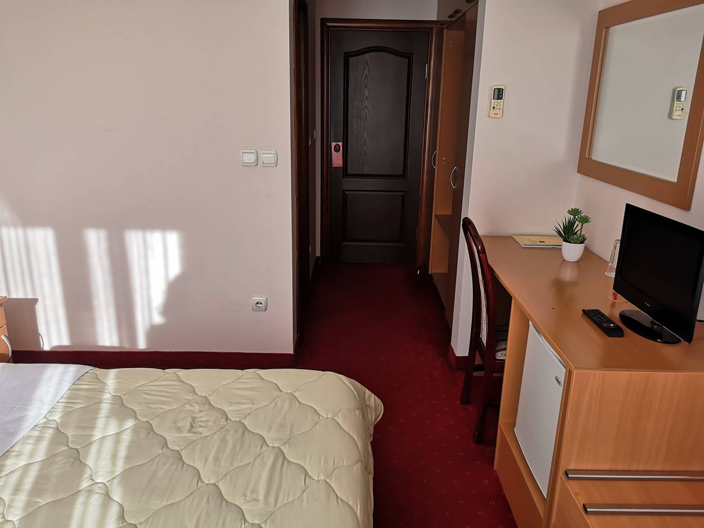 Elegance-Serbia-BELGRADE-Room-10
