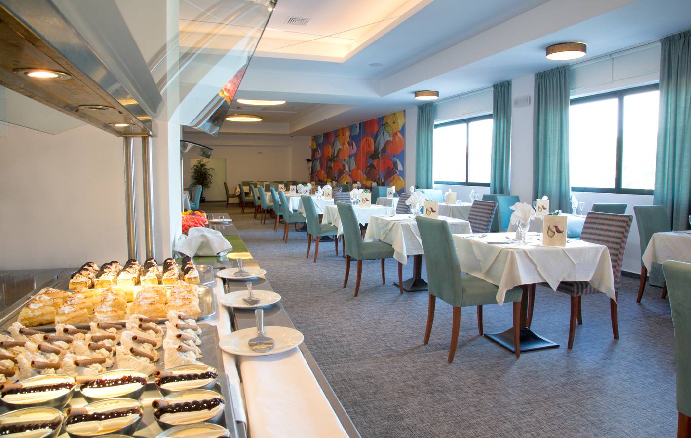 Hotel-Mediterranean-Beach-Restaurant-58