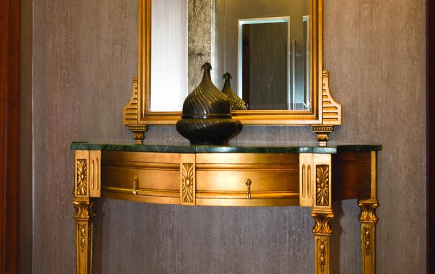 Blueway-Historical-Hotel-Lobby-18