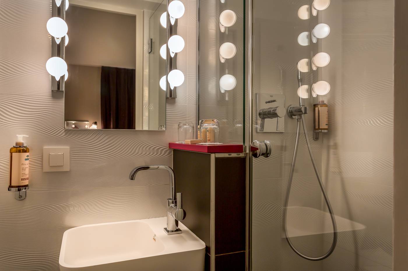 Hotel-La-Parizienne-Room-27