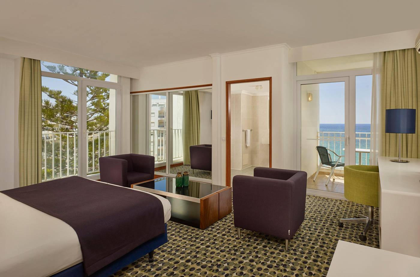 Holiday-Inn-Algarve-Room-9