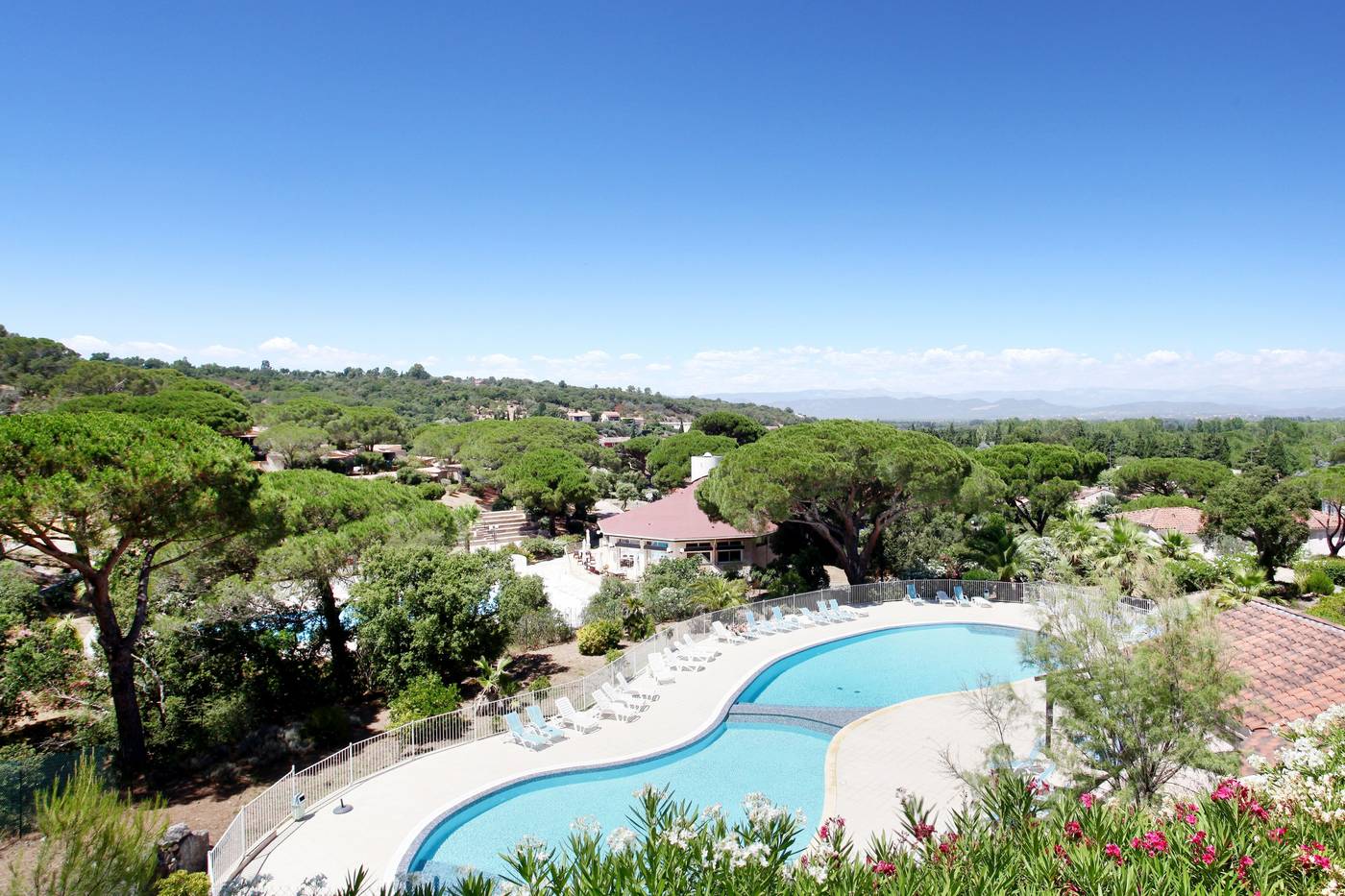 Residence-Odalys-Domaine-des-Eucalyptus-Pool-5