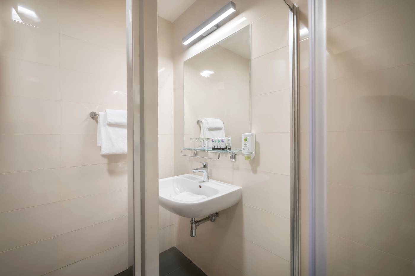 Maistra-Select-Srebreno-Premium-Apartments-Room-16