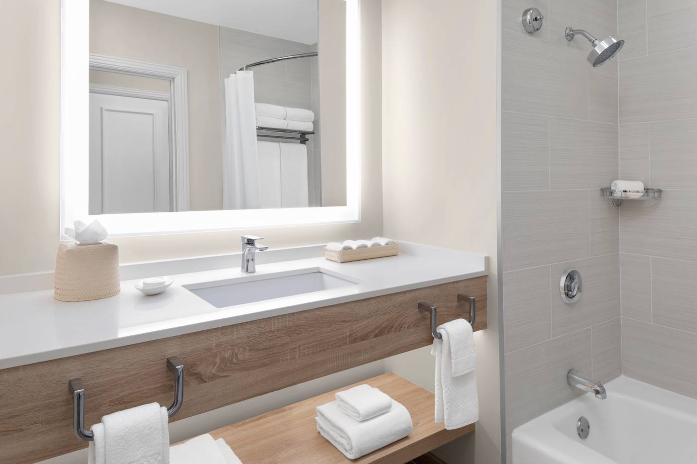 The-Royal-at-Atlantis-Room-37