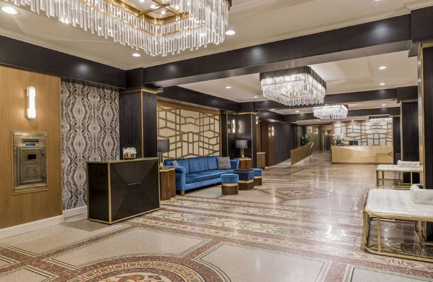 Martinique-New-York-on-Broadway--Curio-By-Hilton-Lobby-11