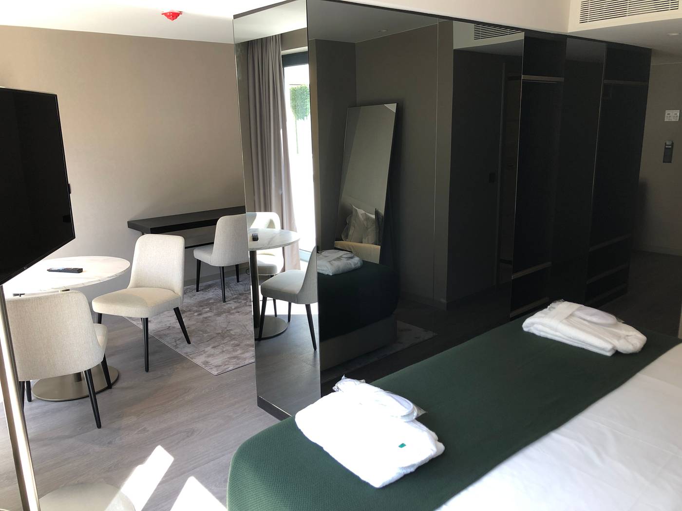 Omid-Saldanha-Hotel-Room-13