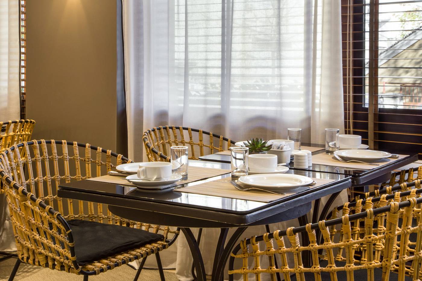 Dom-Carlos-Park-Restaurant-2