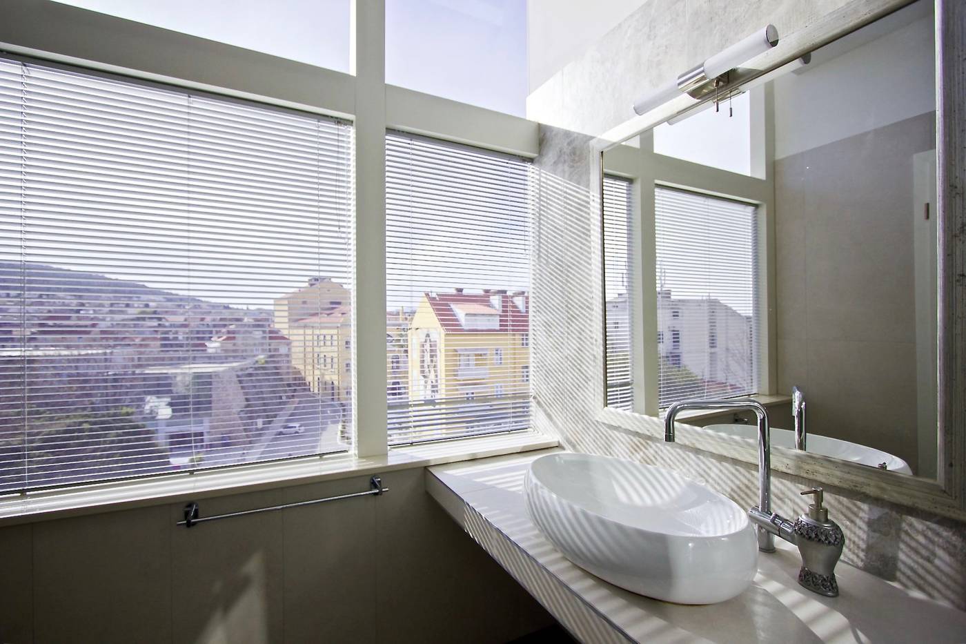 Prima-Luce-Downtown-Room-42