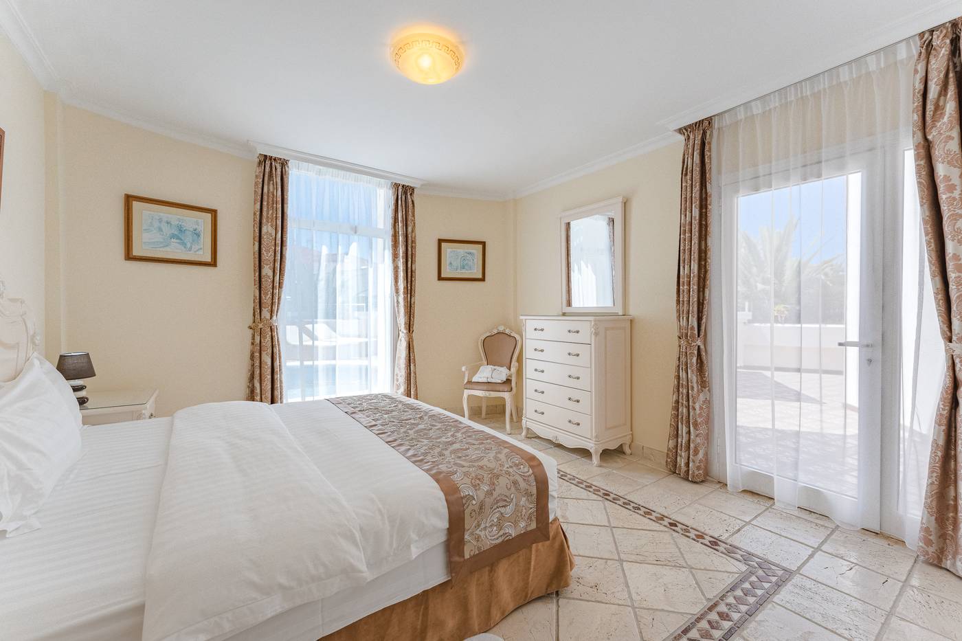 Flamingo-Suites-Room-43