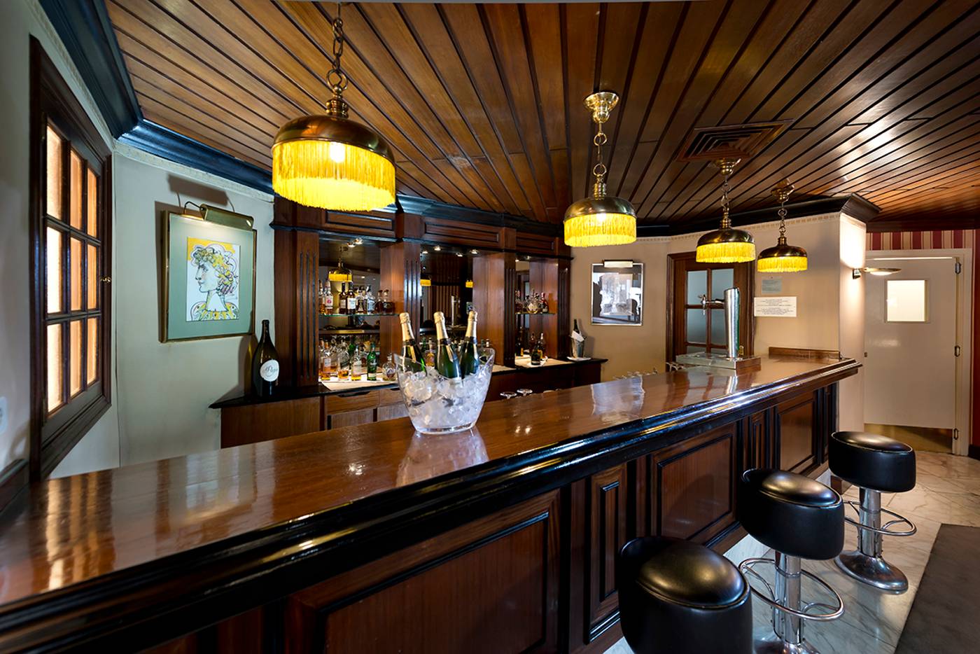 Miguel-Angel-by-BlueBay-Lobby-14