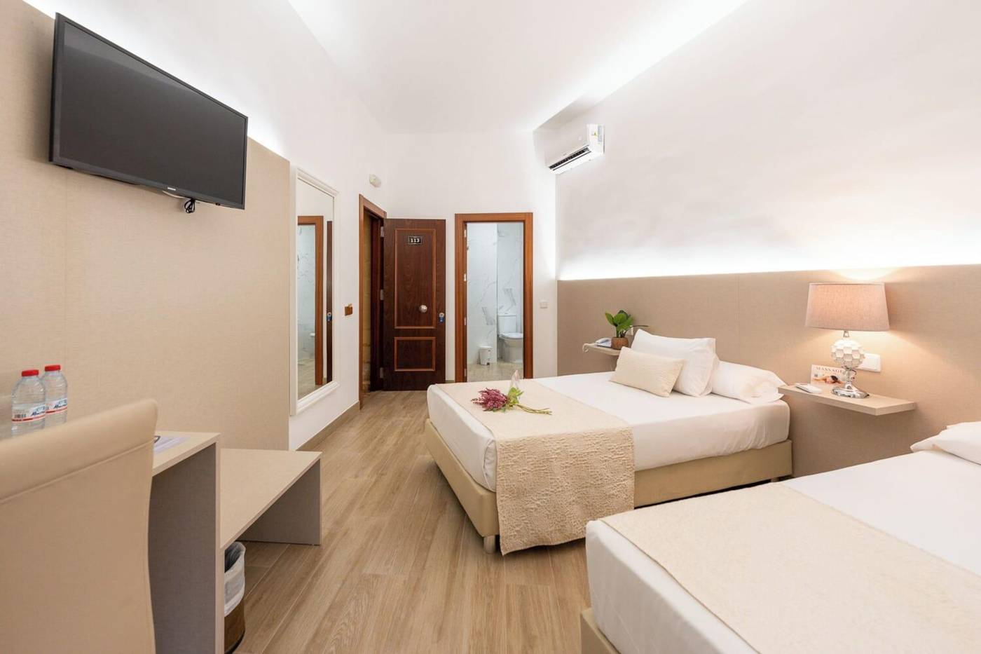 Hotel-Plaza-del-Castillo-Room-18