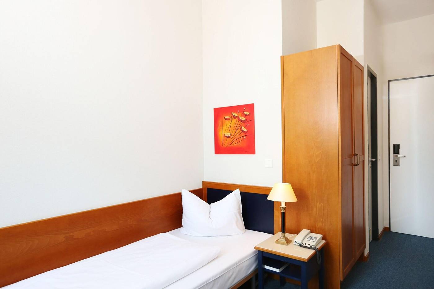 H24-Hoteltow-Room-21