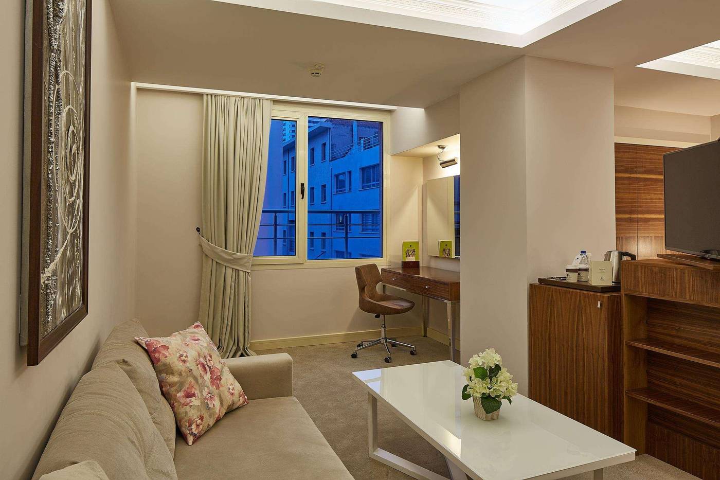 DoubleTree-By-Hilton-Izmir-Alsancak-Room-27