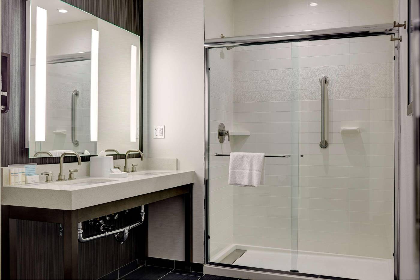 Hampton-Inn-Brooklyn-Downtown-Room-23