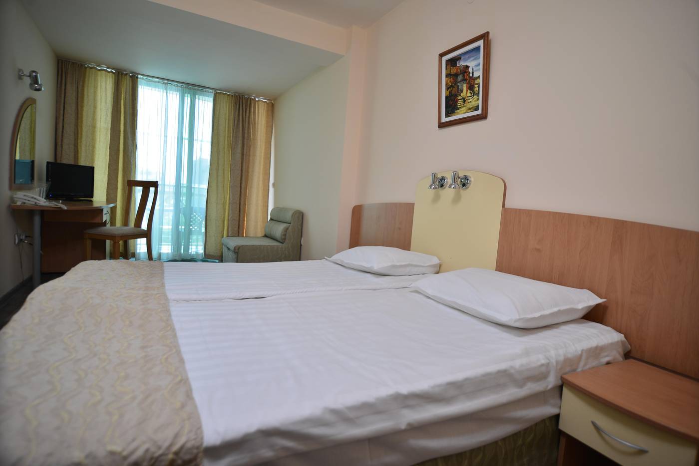 Diamond-Hotel-Room-23