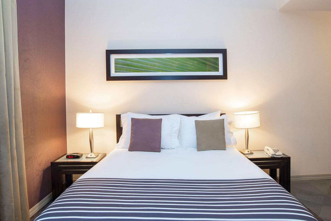 Sandman-Suites-Davie-Room-37