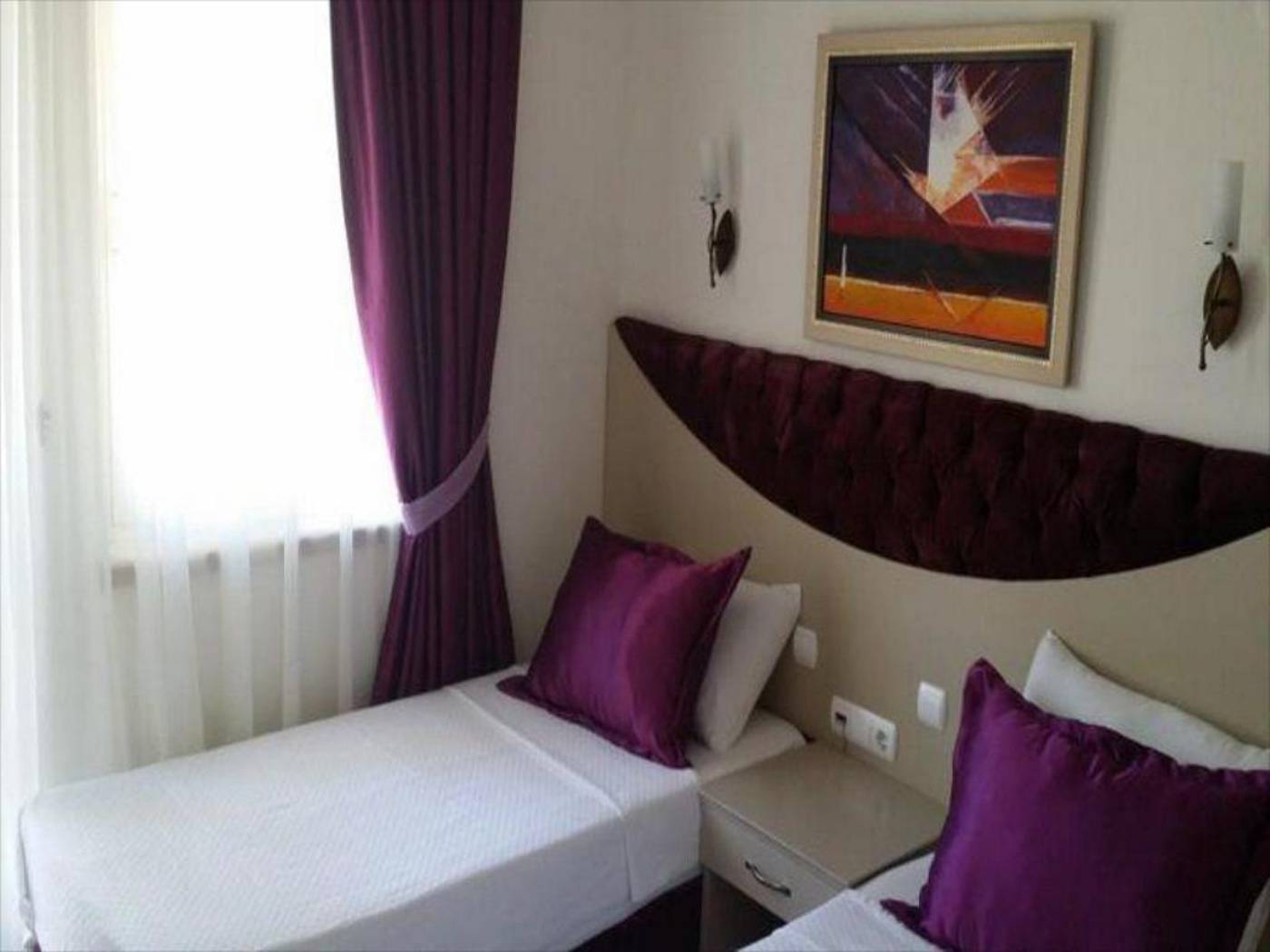 Almena-Hotel-Room-16