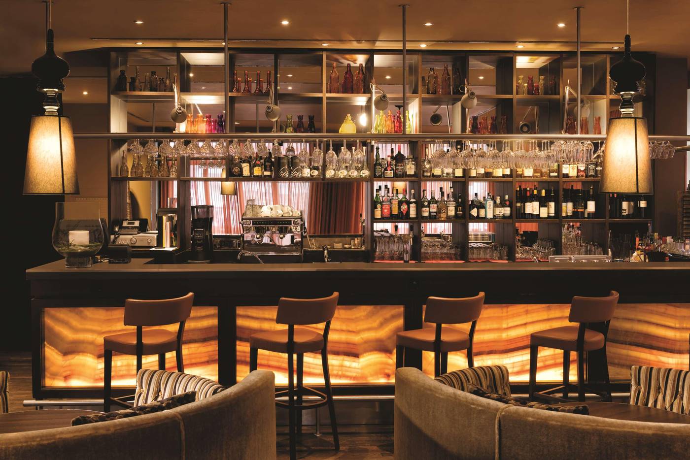 Adina-Apartment-Hotel-Berlin-Checkpoint-Charlie-Bar-15