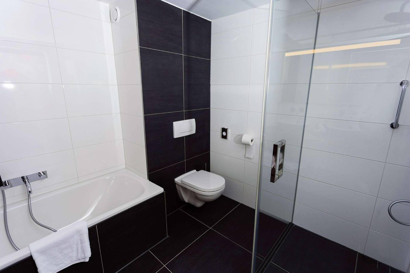 DoubleTree by Hilton Royal Parc Soestduinen-Netherlands-Soestduinen-Room-8