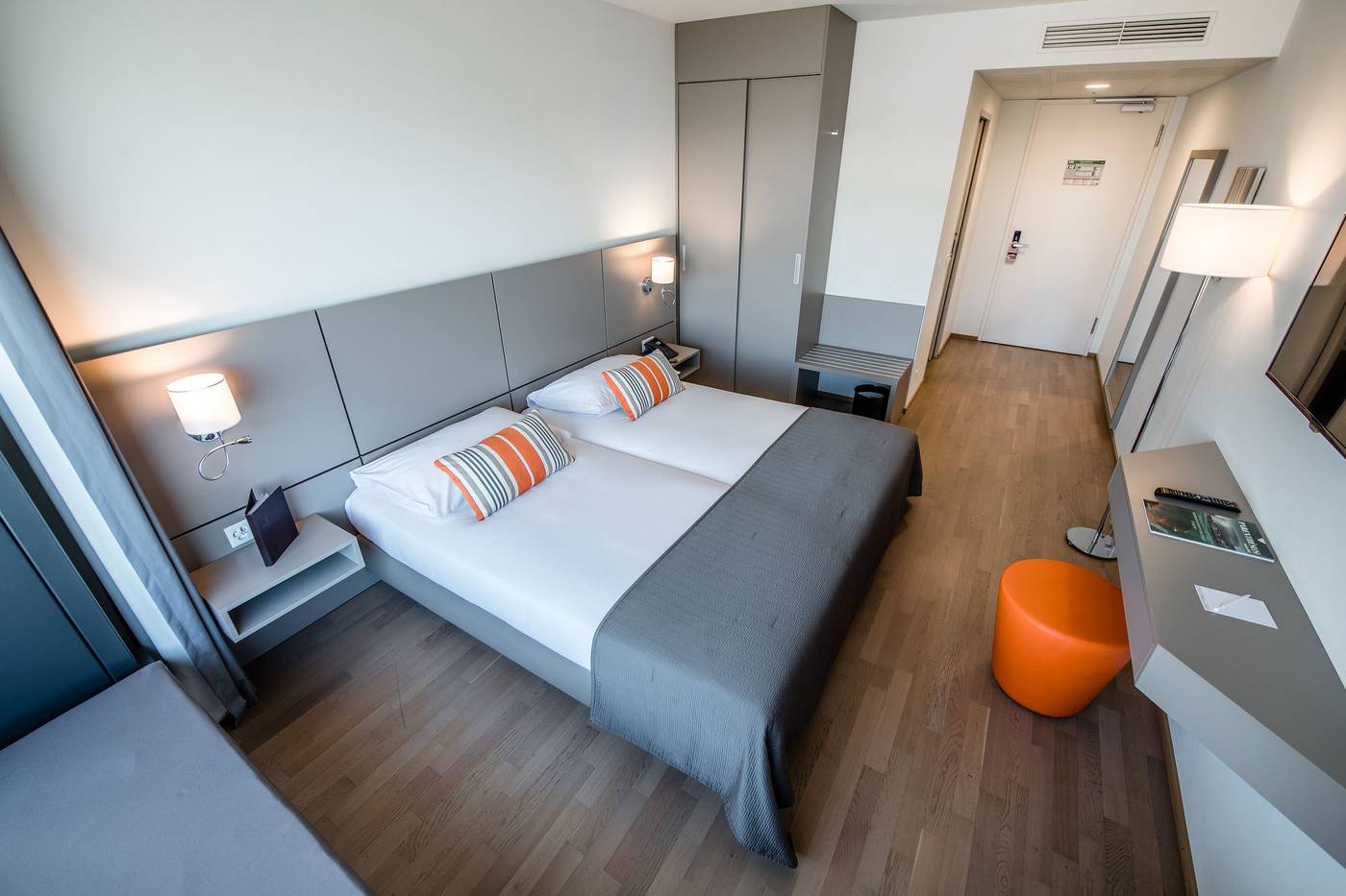 Lake-Geneva-Hotel-Room-14