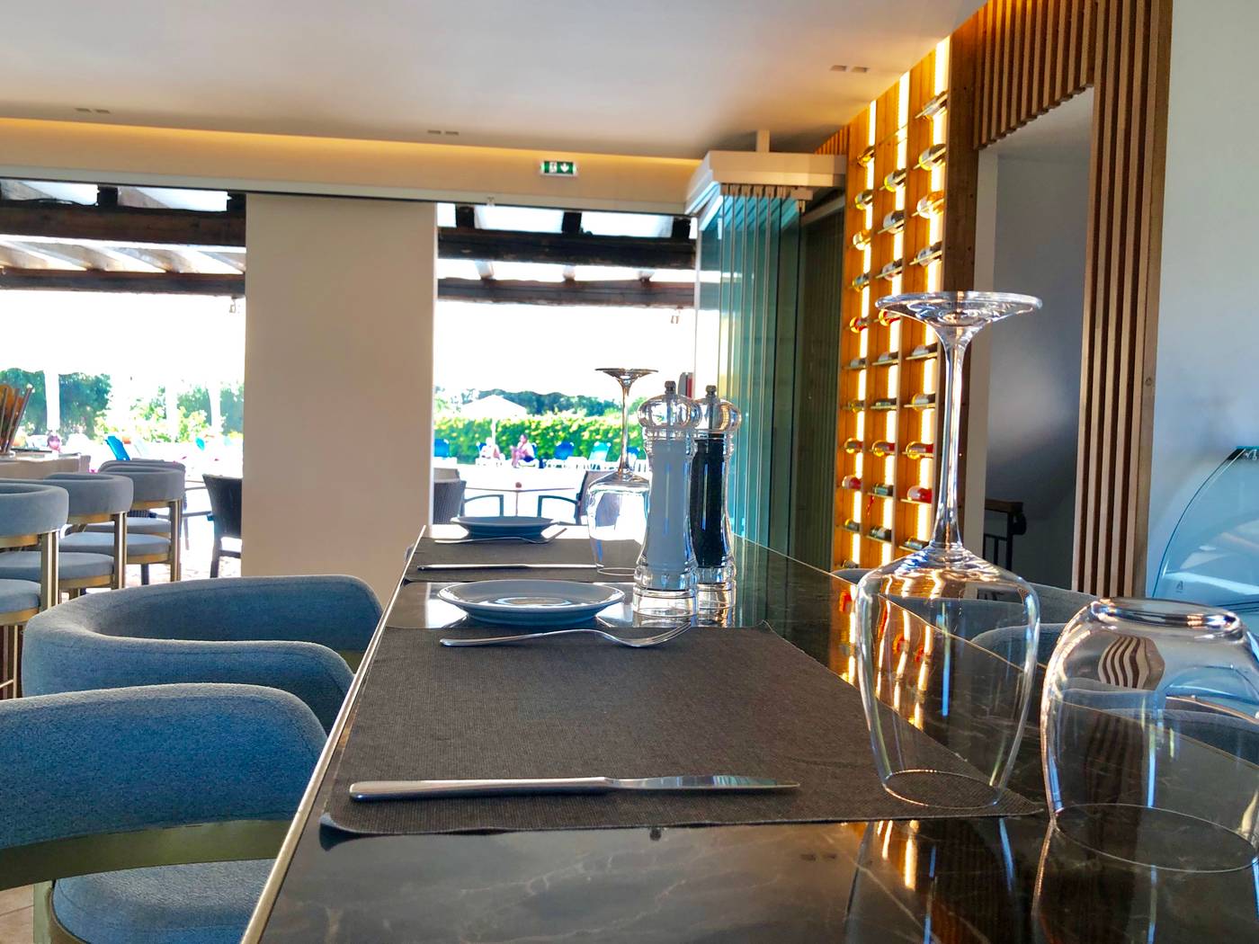 Bruskos-Hotel-and-Suites-Restaurant-44