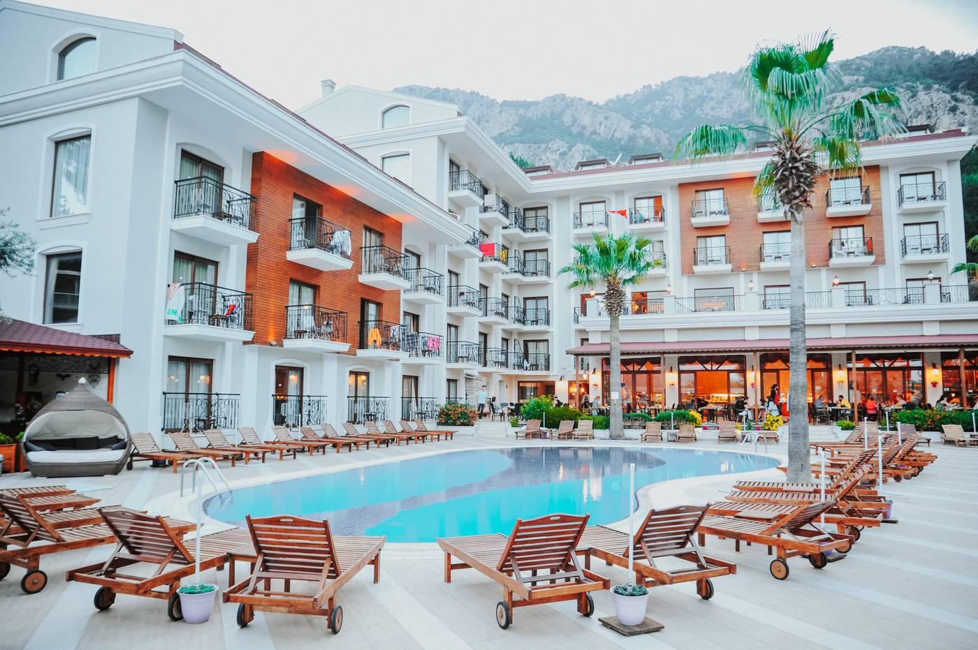 Meril-Hotel-General-view-11