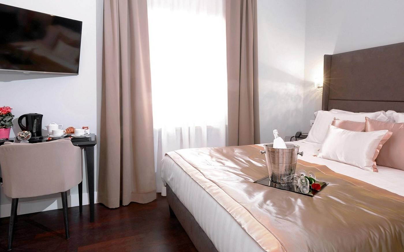 Piazza-Di-Spagna-Suite-De-Charme-Room-15