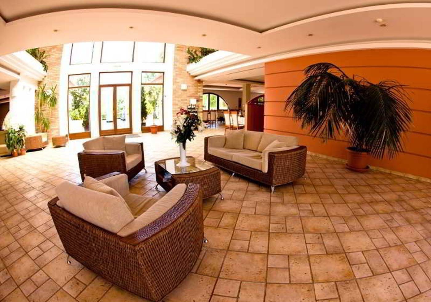 Budapest-Airport-Hotel-Stacio-Superior-Wellness-Lobby-6