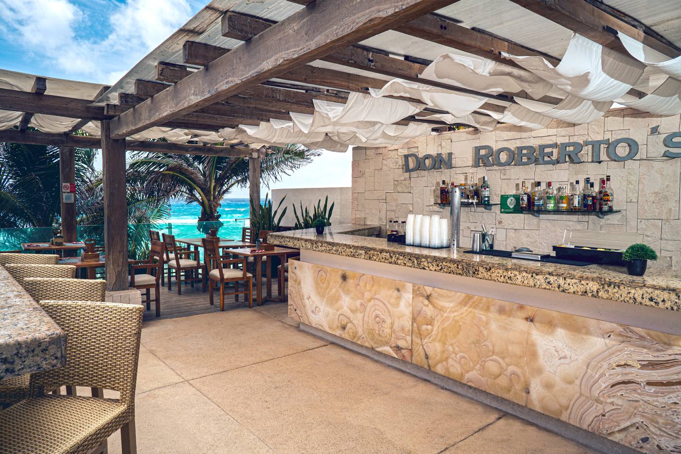 Flamingo-Cancun-Resort-Bar-14