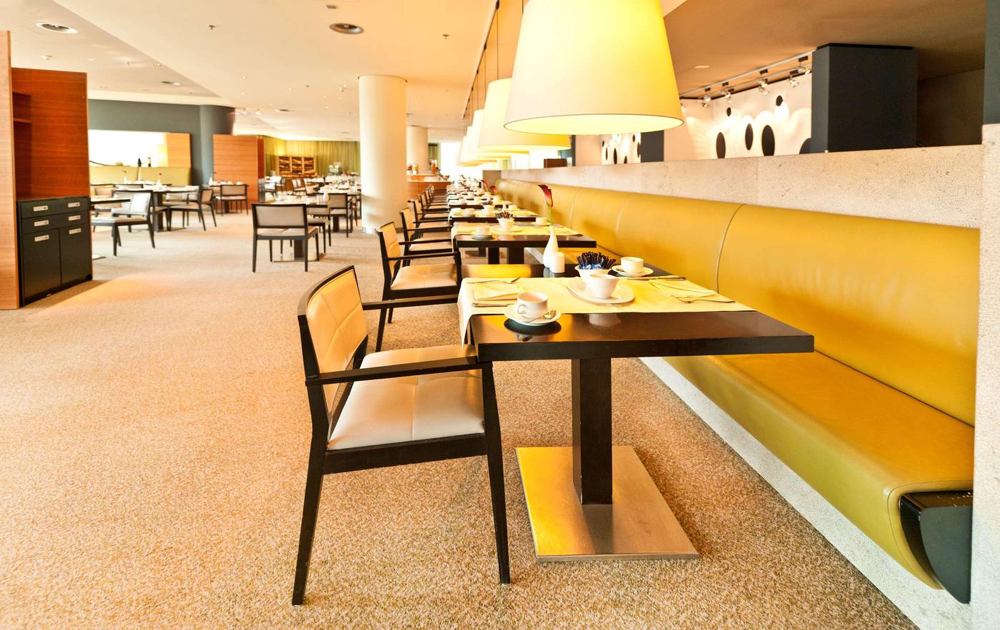 Dorint-Hotel-am-Heumarkt-Koln-Restaurant-6