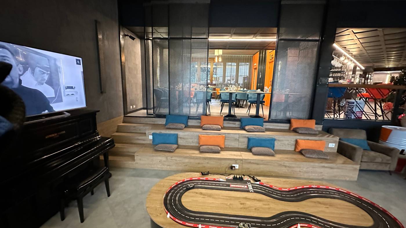 Admiral-Hotel-Lobby-67