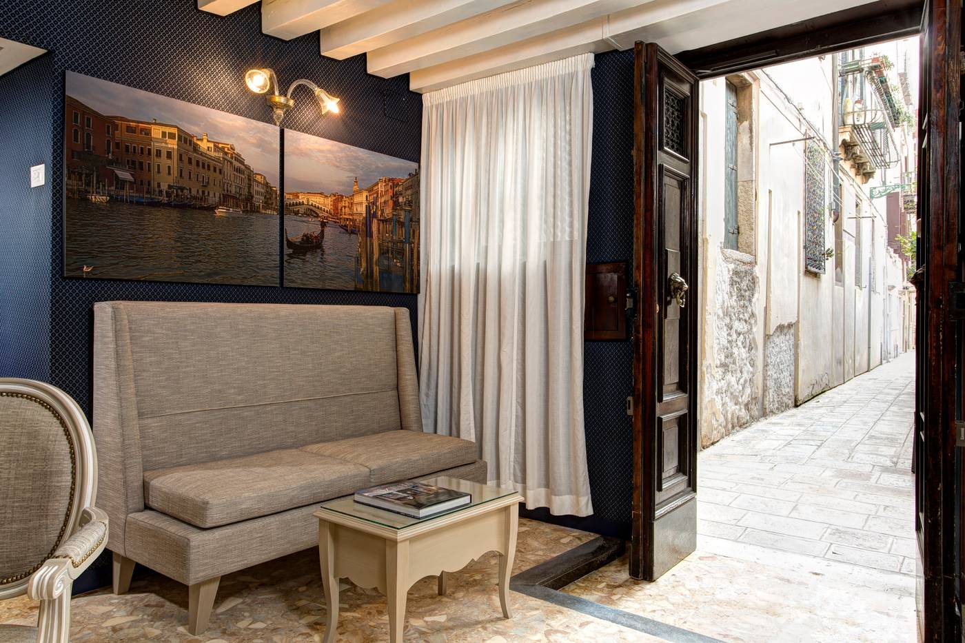Gkk-Exclusive-Private-Suites-Venice-Lobby-2
