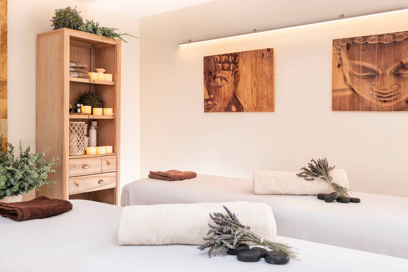 Salles-Hotel-Aeroport-de-Girona-Sports-and-Entertainment-37