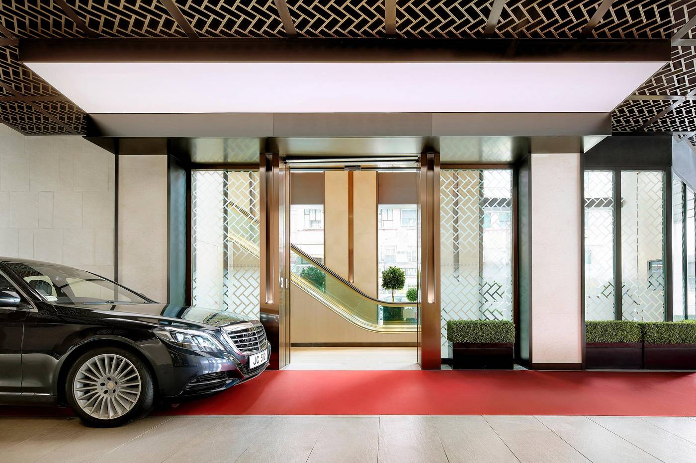 Island-Pacific-Hotel-Lobby-4