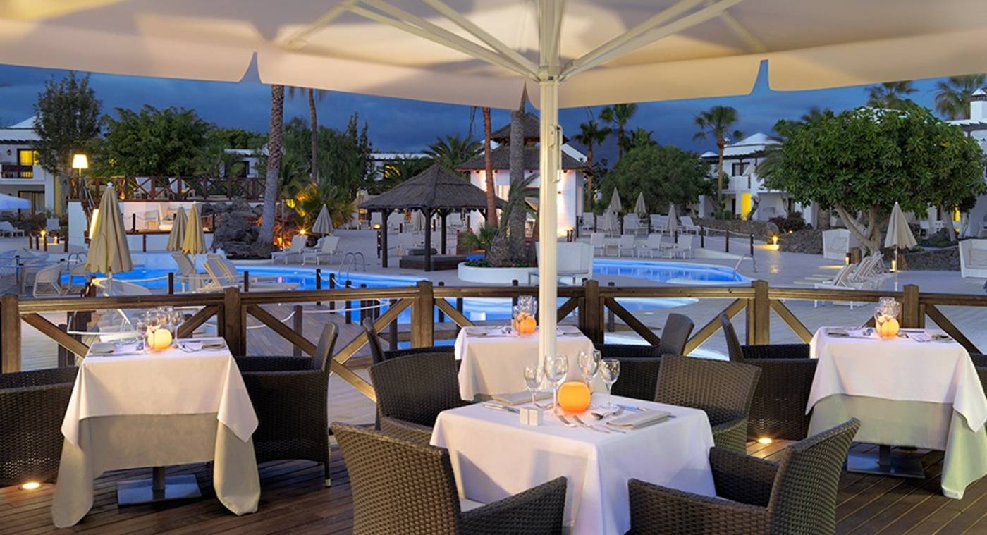 H10-White-Suites---Adults-Only-General-view-11