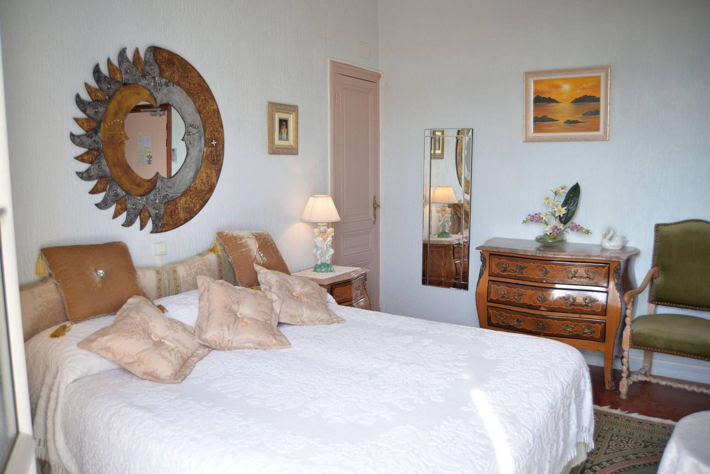 Chateau-de-Mei-Lese-Room-43