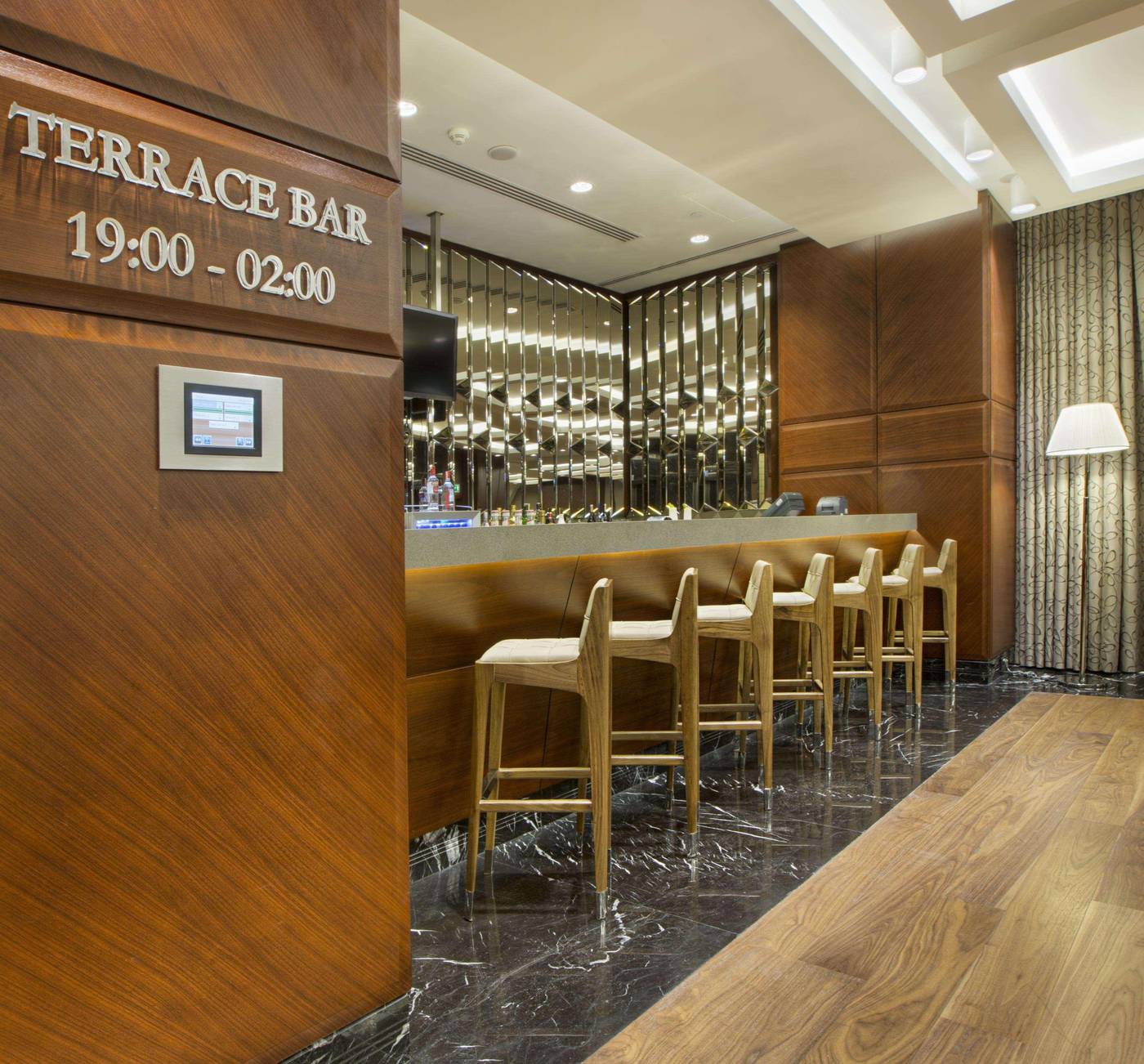 DoubleTree-by-Hilton-Istanbul---Avcilar-Bar-12