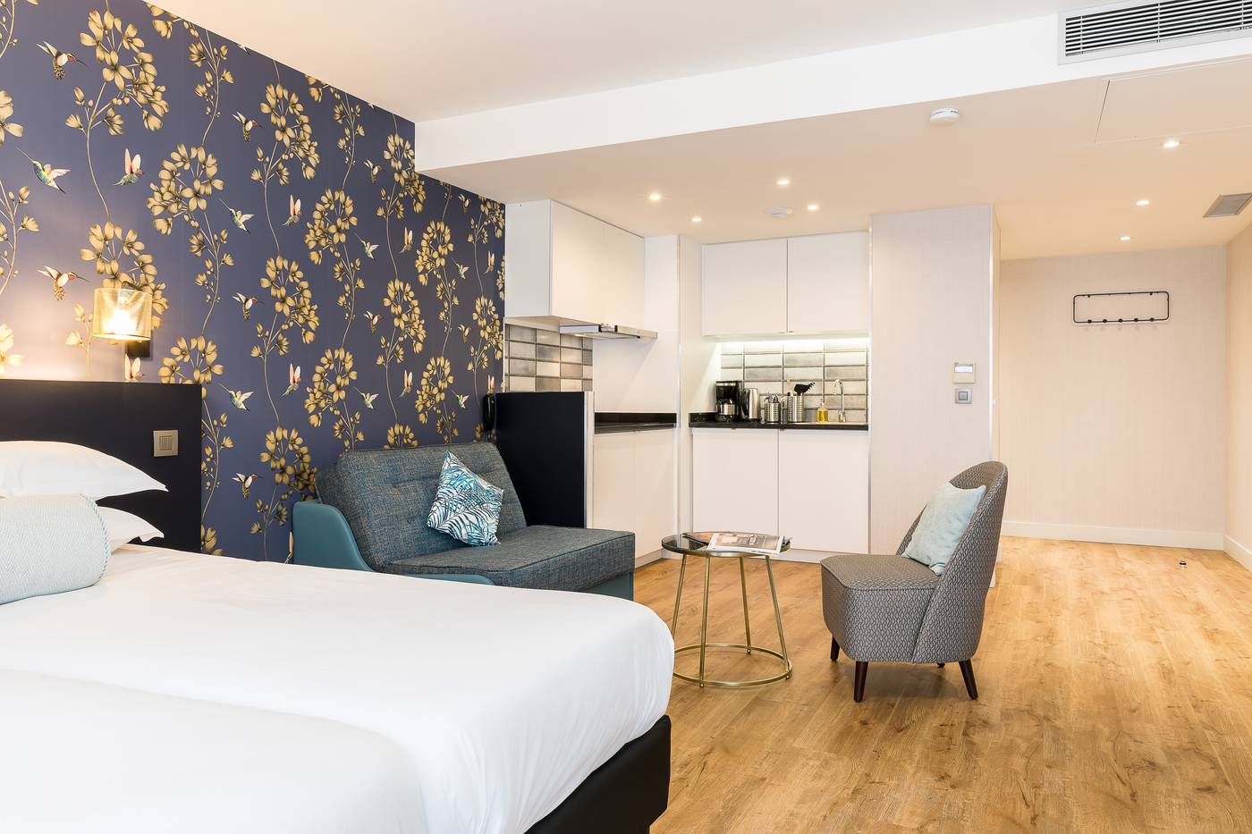 Cosy-s-Residence-Cadet-Room-12