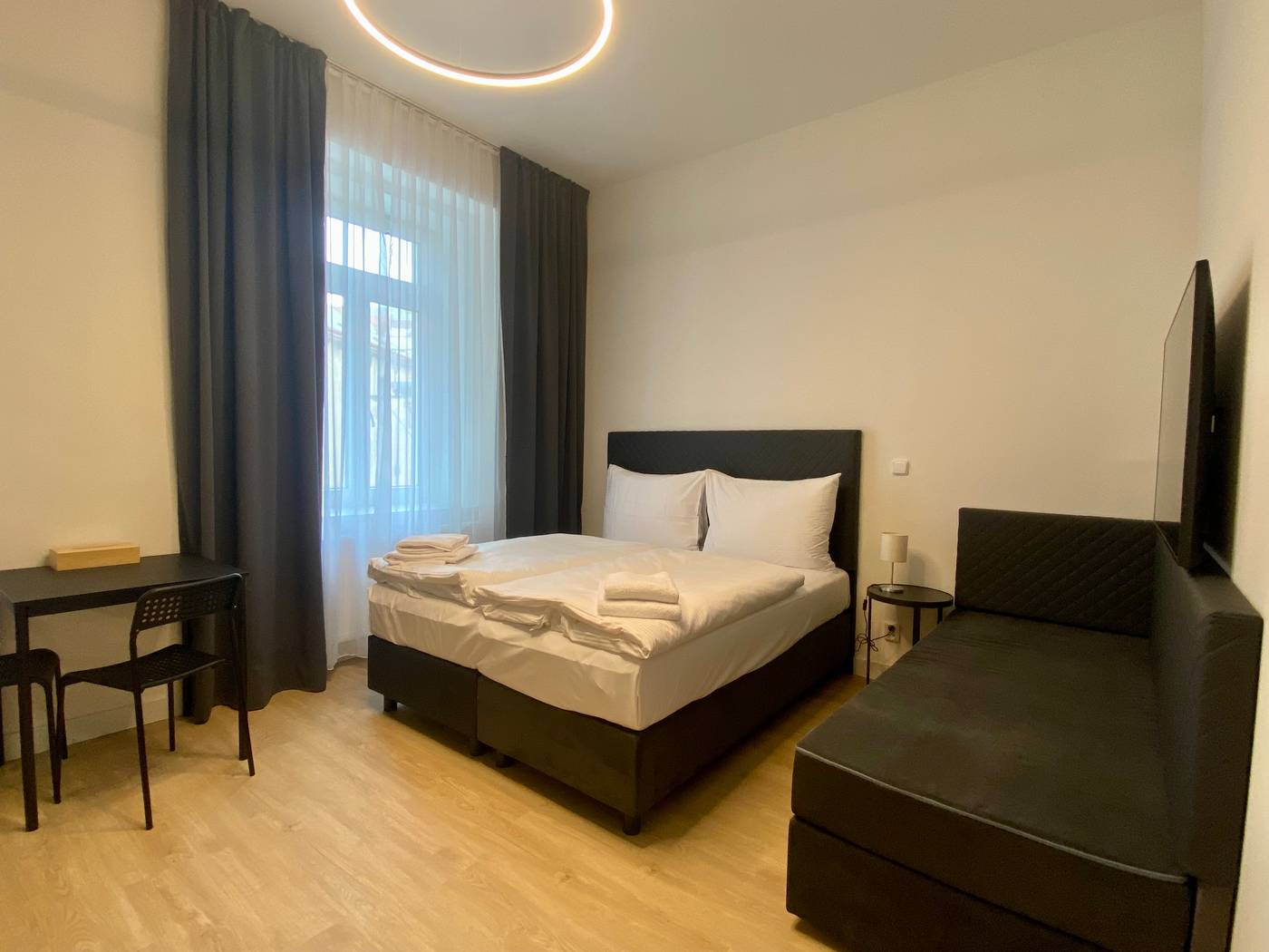 Figaro-Suites-Room-8