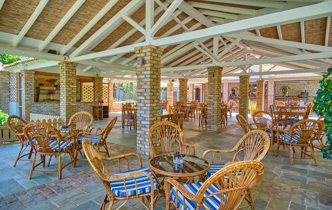 Chrismos-Luxury-Suites---Studios-Restaurant-15