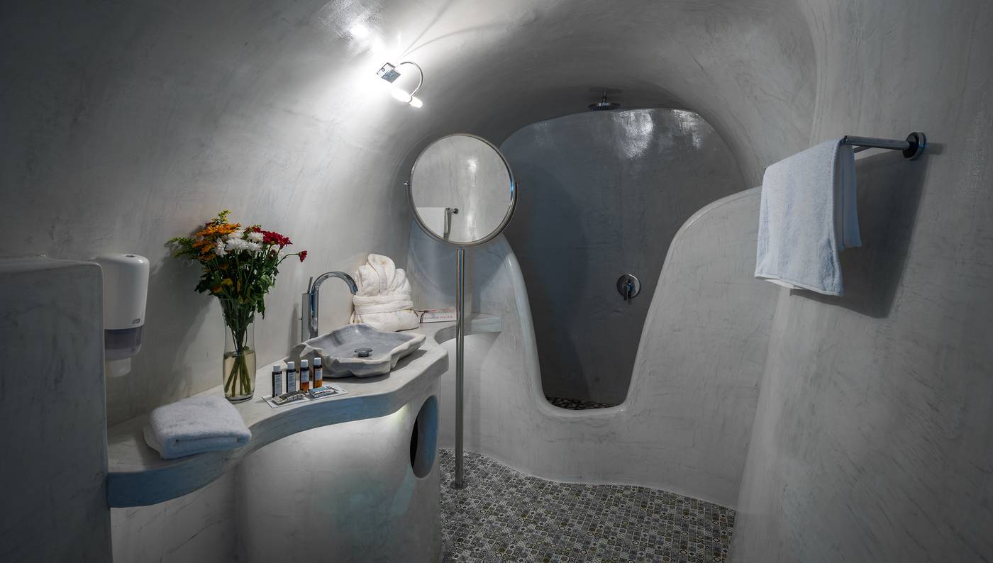 Elite-Luxury-Suites-Room-34