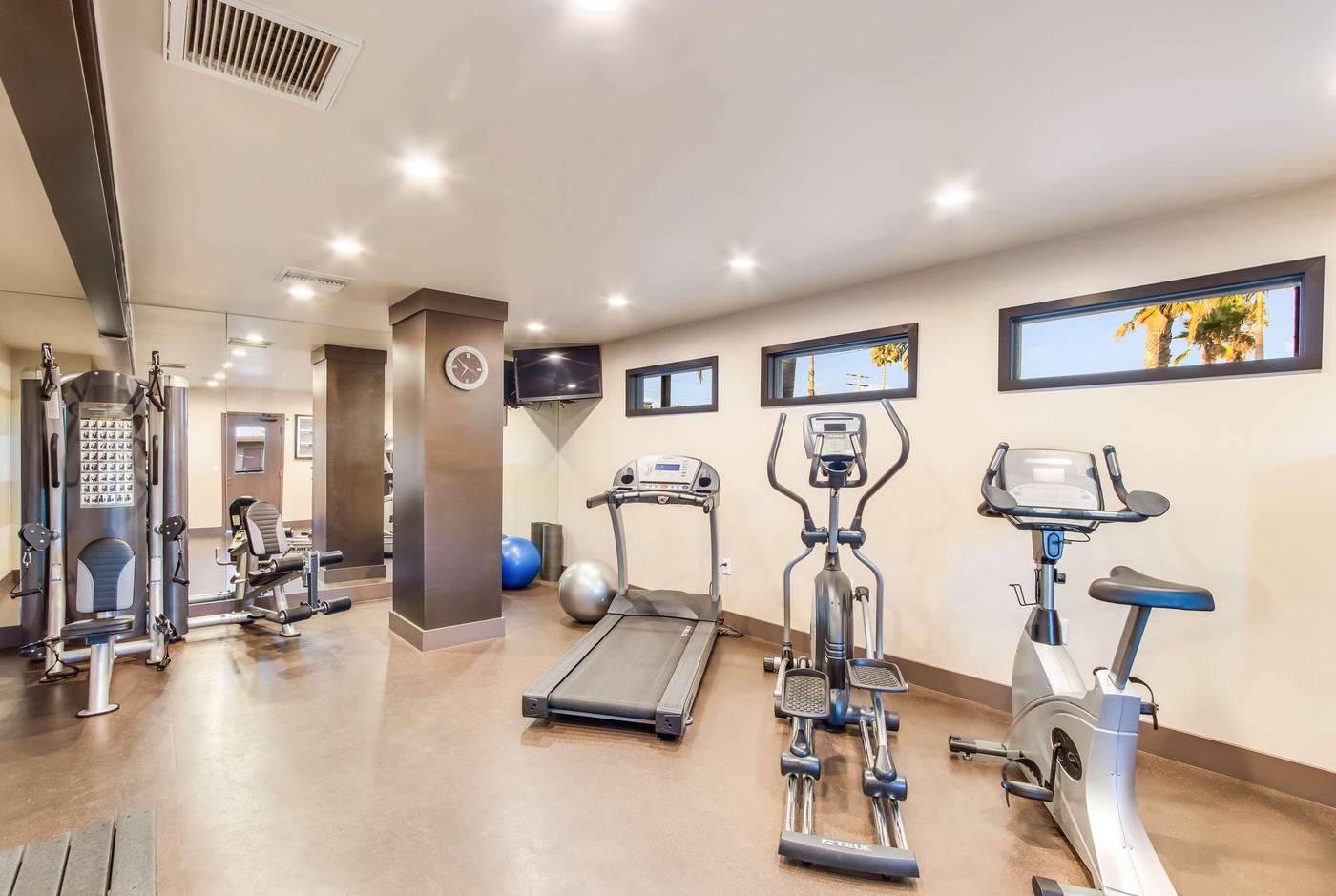 Best-Western-Plus-Pavilions-Sports-and-Entertainment-43