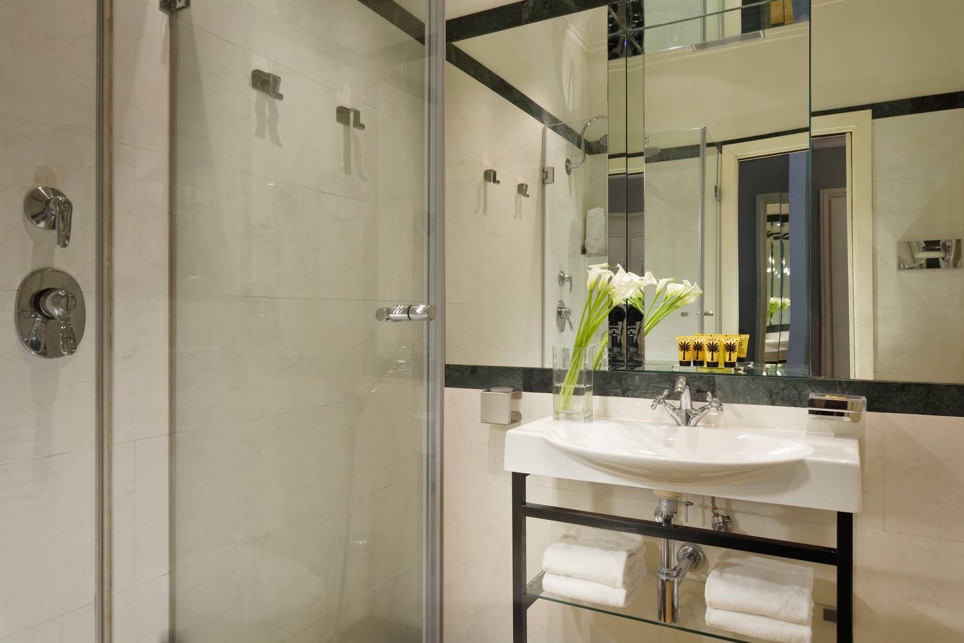 Leon-s-Place-Hotel-Room-29