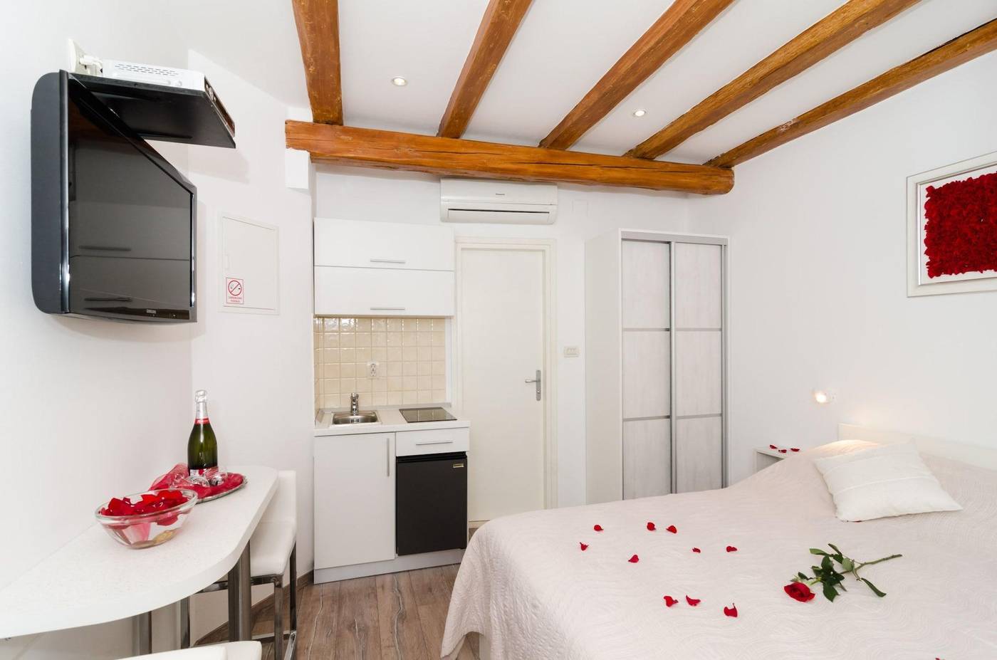 Apartments-Raic-Room-4