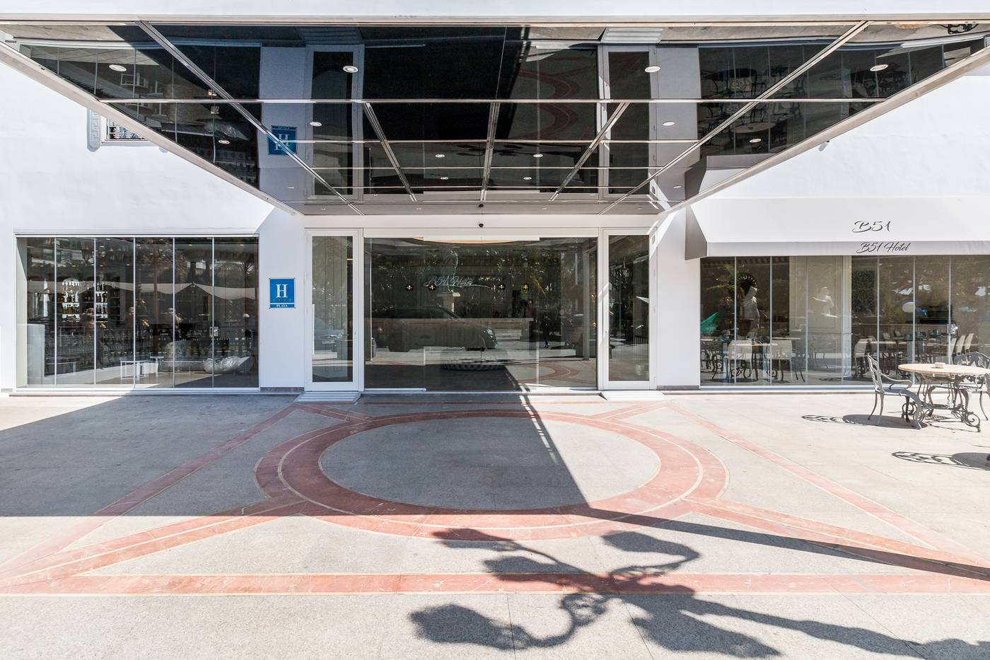 Park-Plaza-Suites-Lobby-3