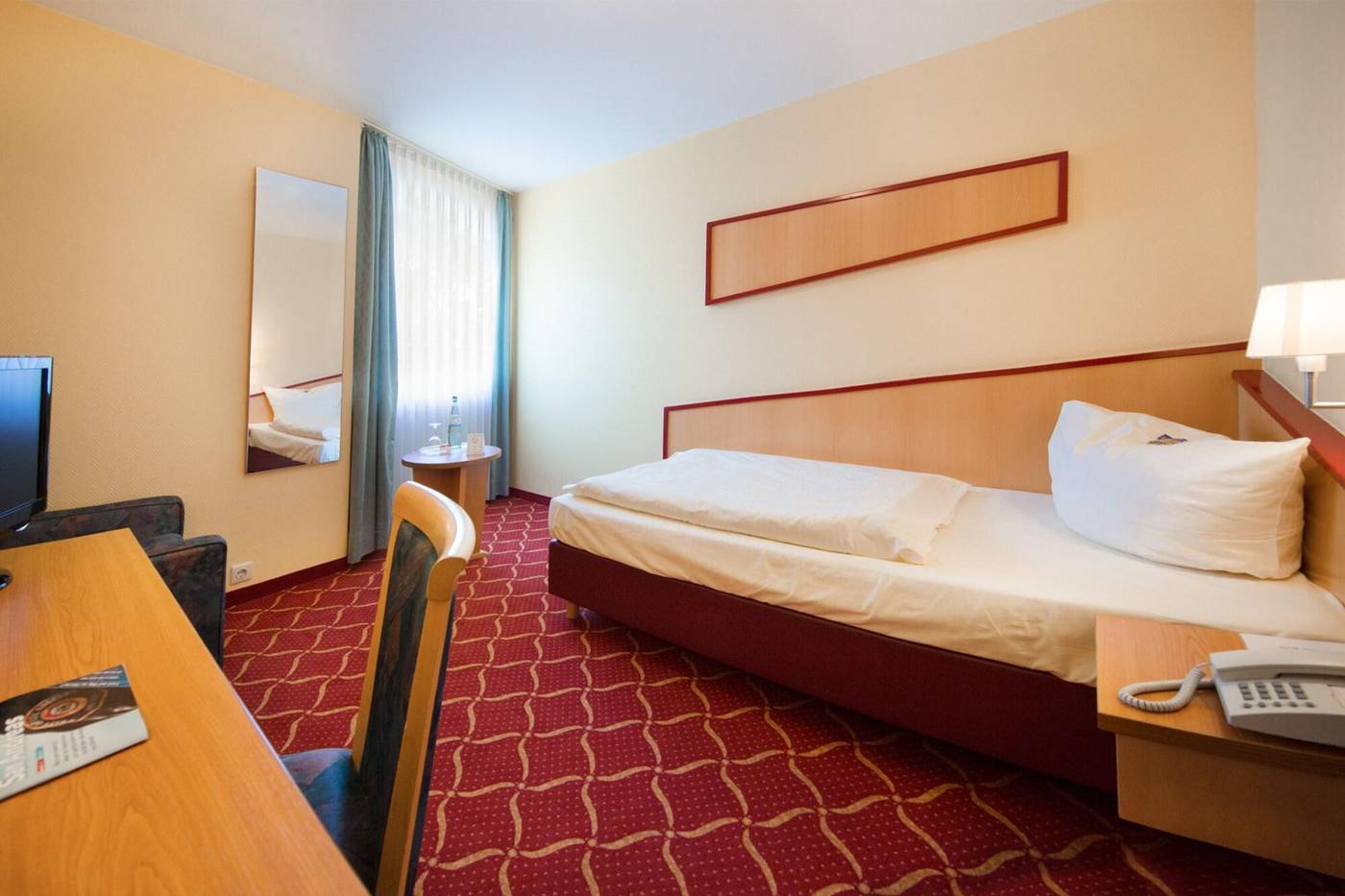 Montana Hotel Na Rnberg West-Germany-OBERASBACH-Room-9