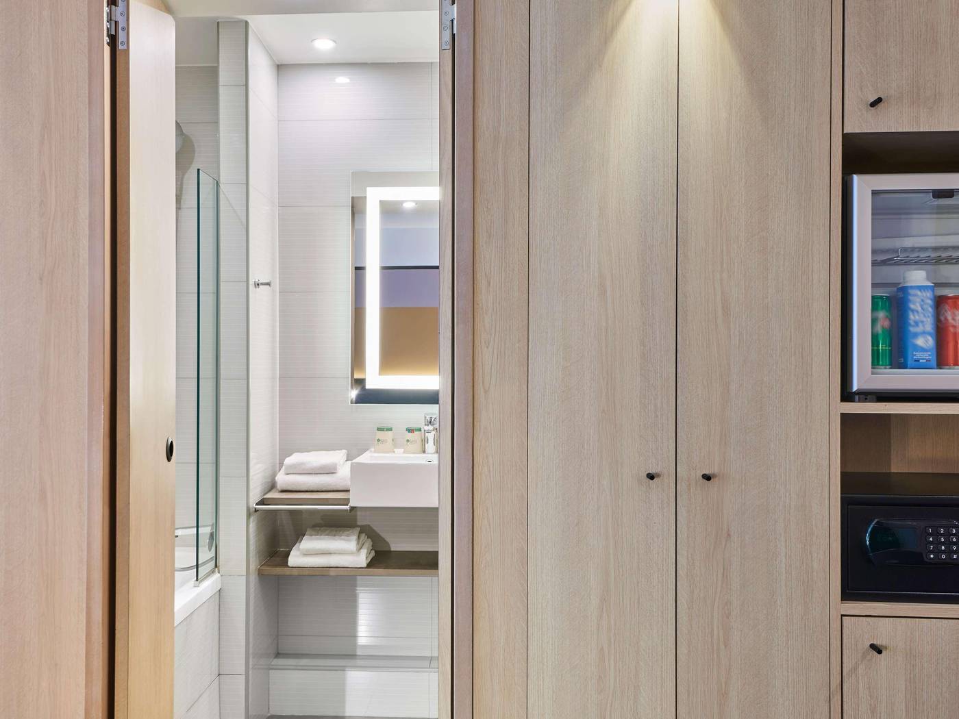 Hotel-Mercure-Paris-15-Porte-de-Versailles-Room-9