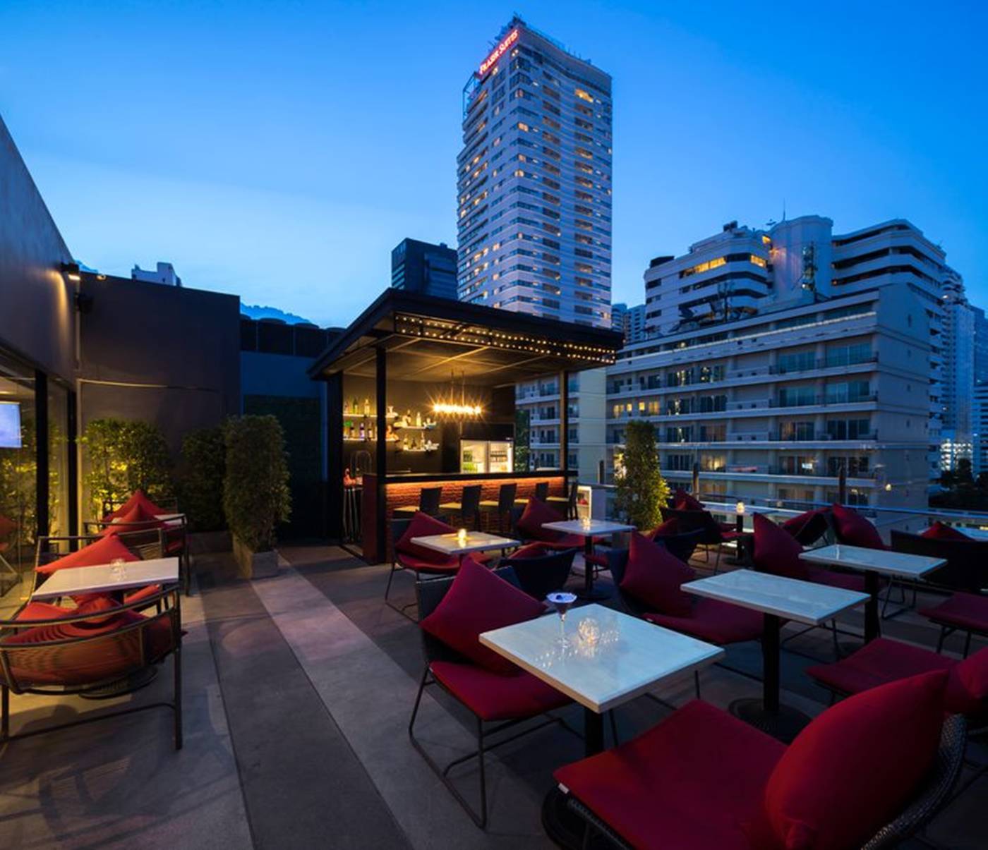 Travelodge-Sukhumvit-11-Bar-52